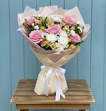 Букет цветов из:  Гвоздики, Орхидеи и Розы в Становом
