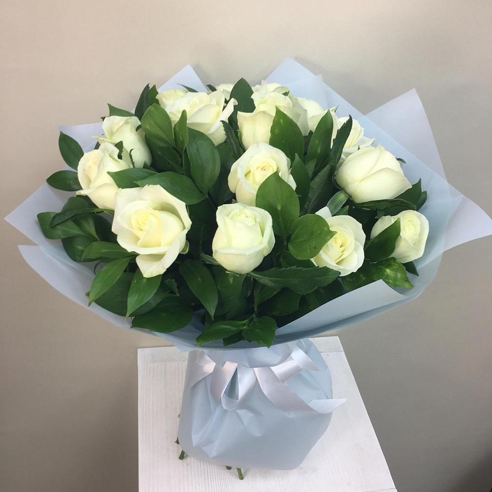 Букет 15 Белых роз Проуд в Становом