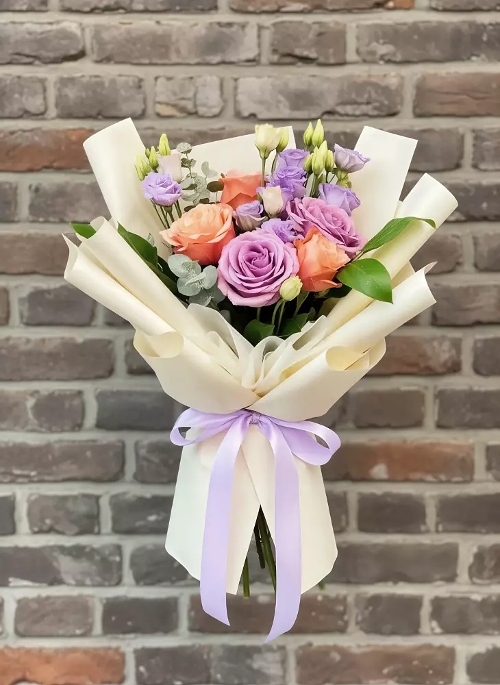 Букет цветов из: Лизиантусы и Розы в Становом