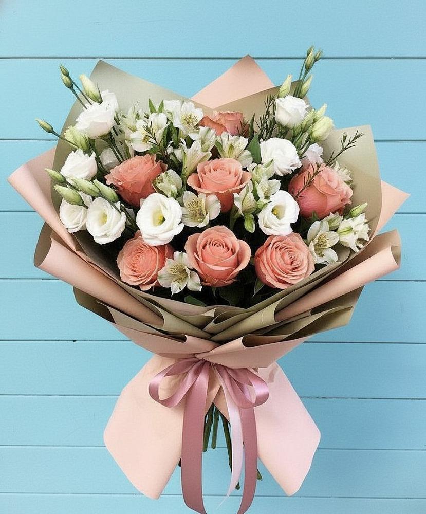 Букет цветов из: Розы, Альстромерии и Лизиантусы в Становом