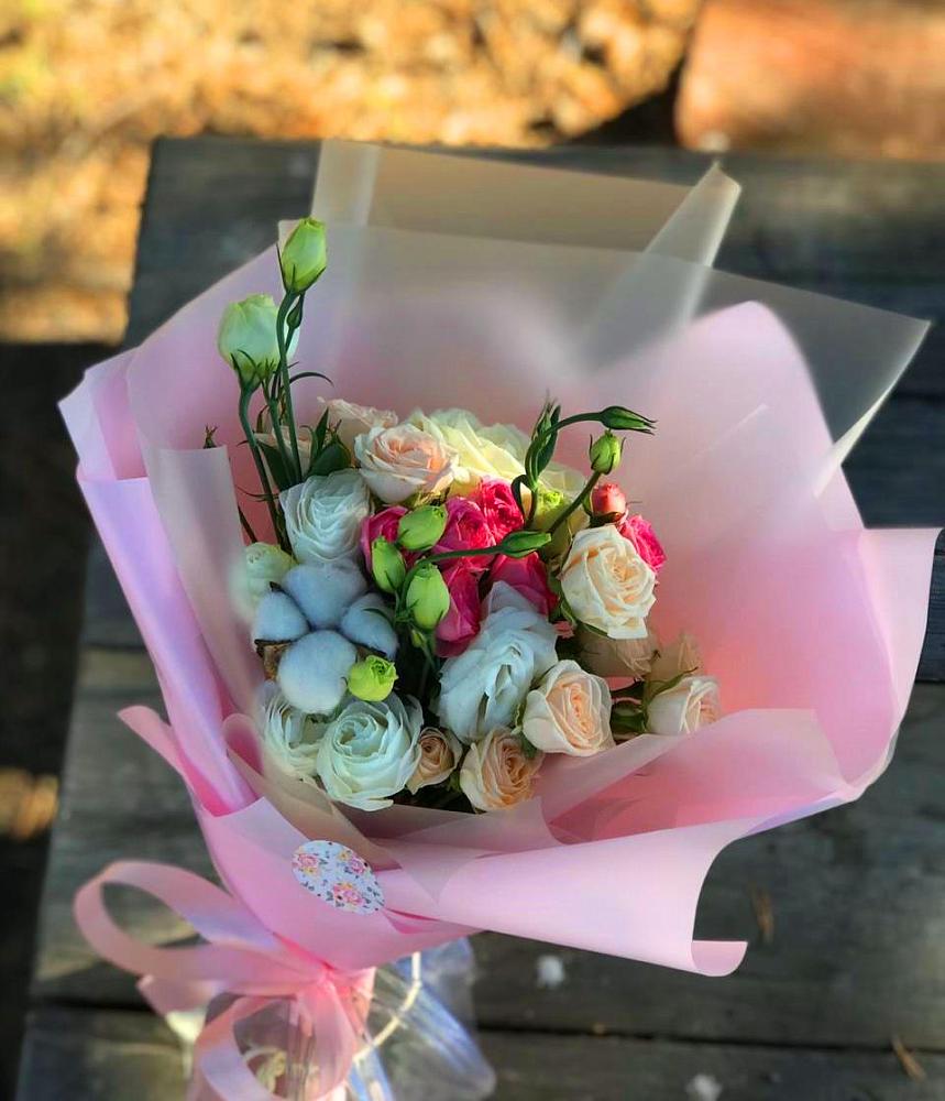 Букет цветов из: Розы и Лизиантусы в Становом