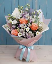 Букет цветов из:  Лизиантусы, Розы, Альстромерии и Гипсофила в Становом