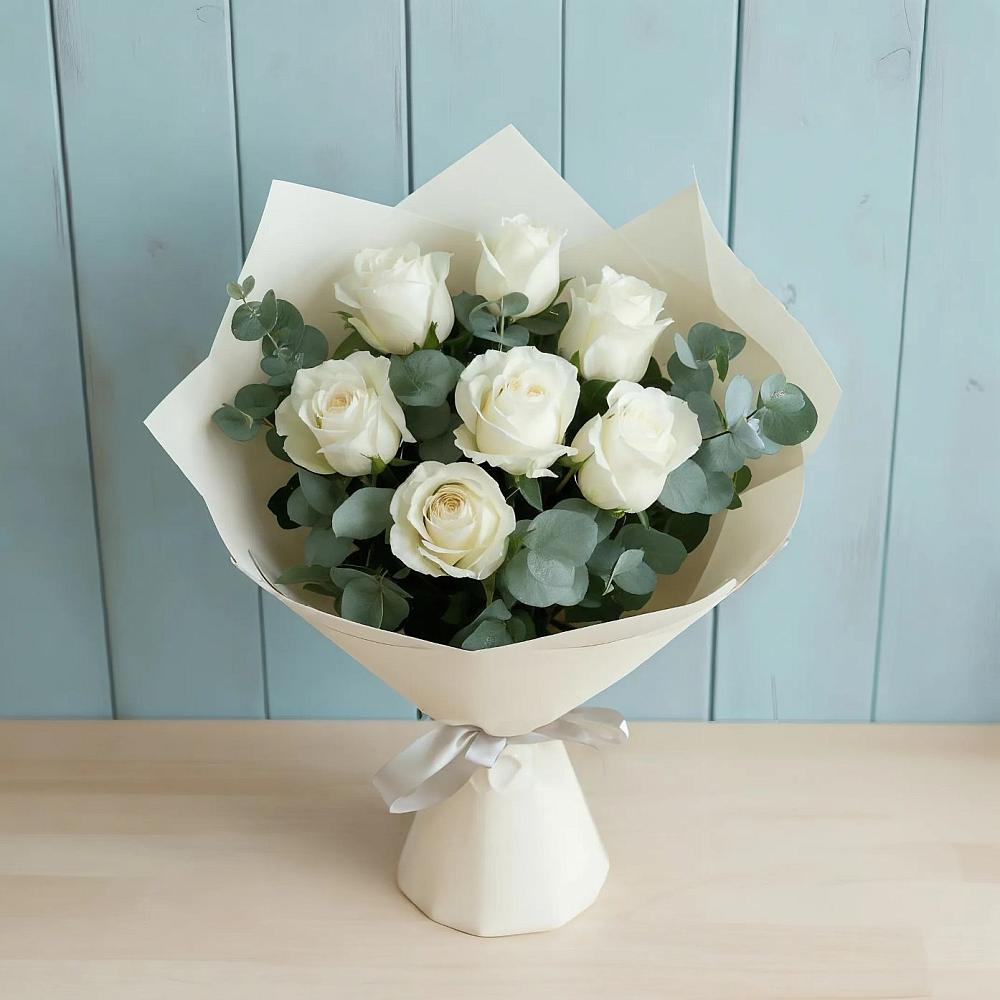 Букет Белые розы в Эвкалипте в Становом