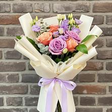 Букет цветов из:  Лизиантусы и Розы в Становом