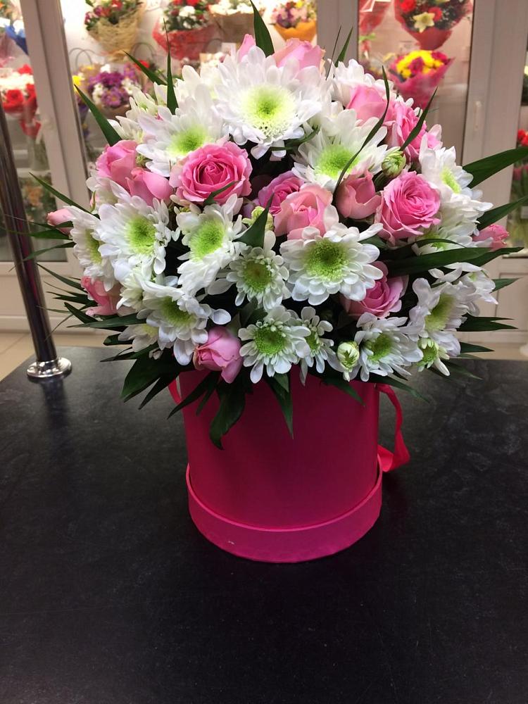 Цветочная композиция из Розы и Хризантемы в шляпной коробке в Становом