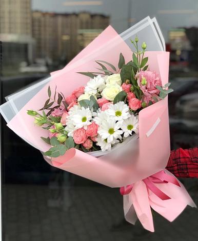 Букет цветов из: Розы, Лизиантусы и Хризантемы в Становом