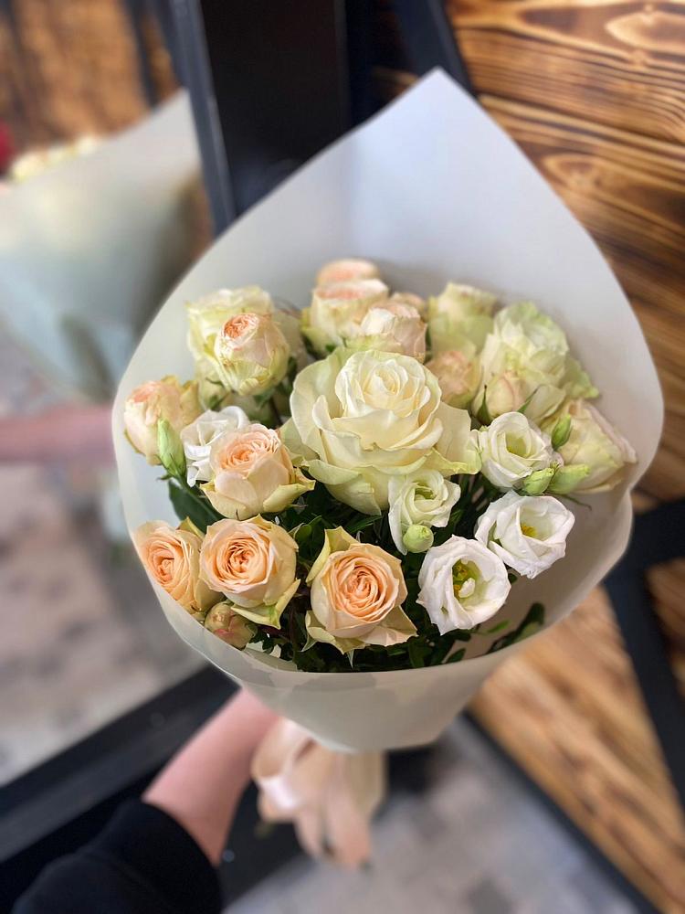 Букет цветов из: Розы и Лизиантусы в Становом